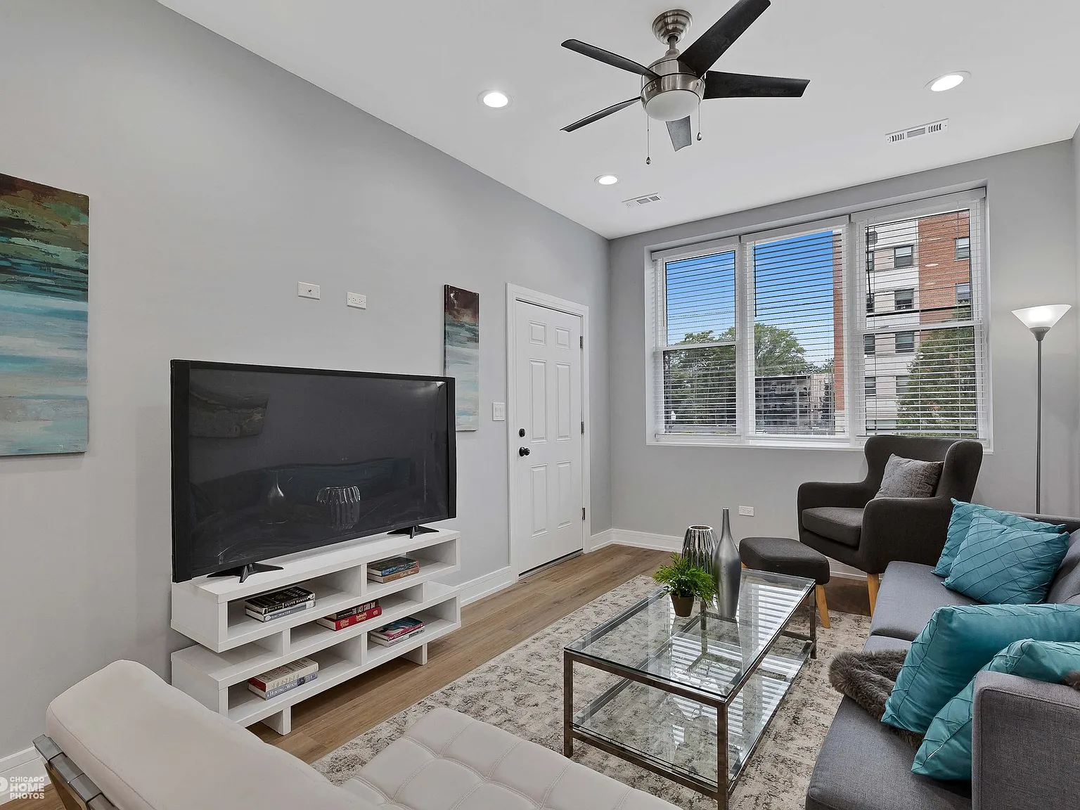 3 bed, 1350 sqft, $2,300 — Photo 3