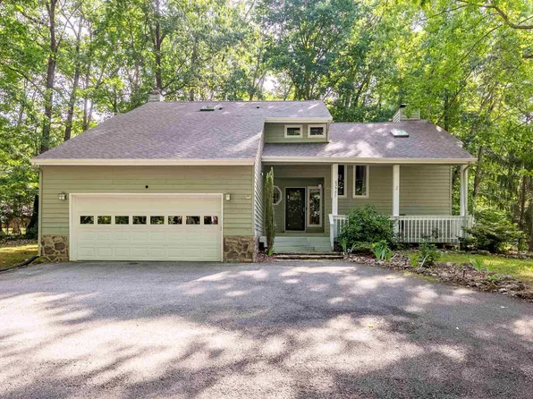 635 White Pine Dr, Christiansburg, VA 24073