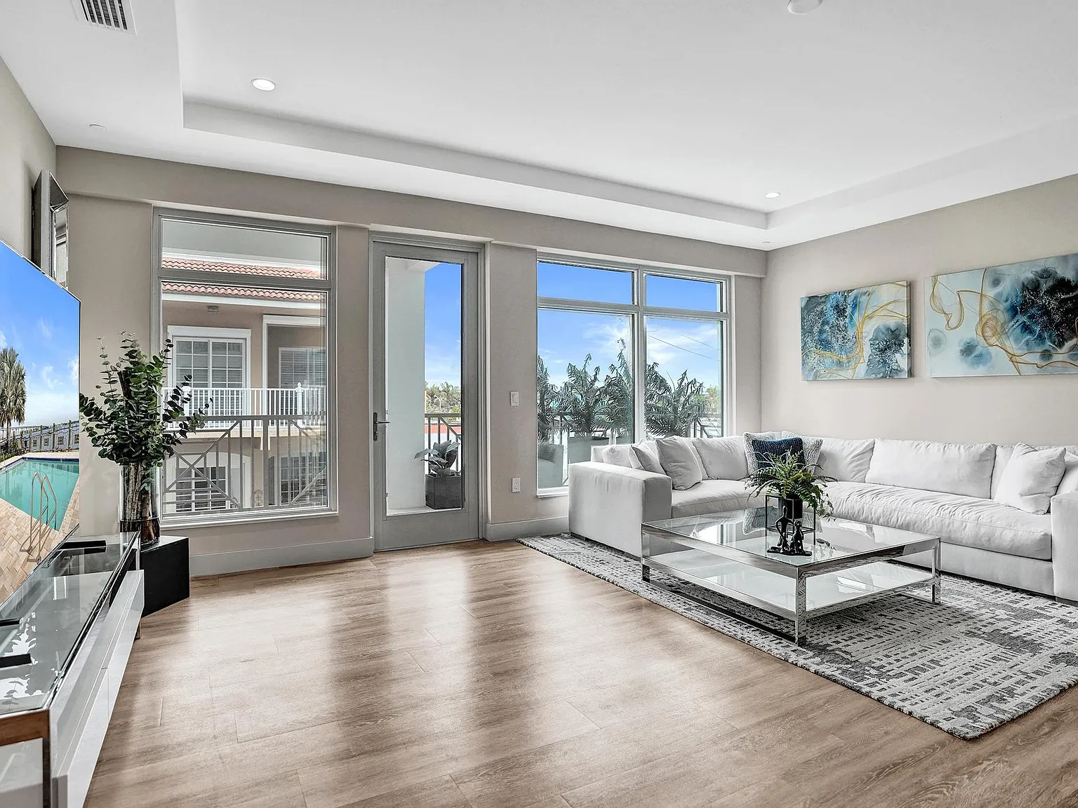 2 bed, 1313 sqft, $9,000 — Photo 2