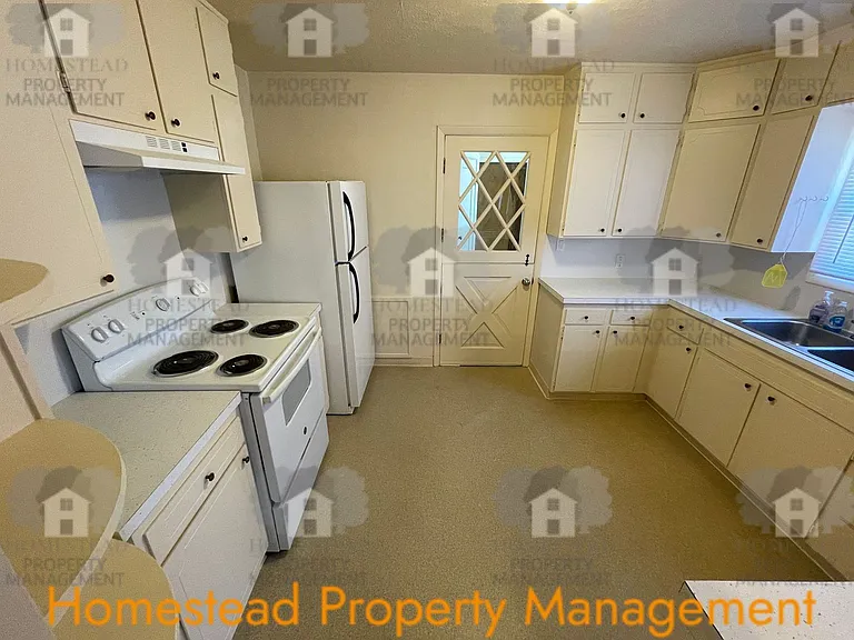 287 SE Ash St — Photo 7