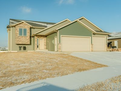 802 Cobblestone Loop SW, Mandan, ND, 58554