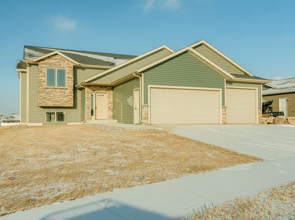 802 Cobblestone Loop SW, Mandan, ND 58554