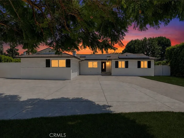 8738 Paso Robles — Photo 2