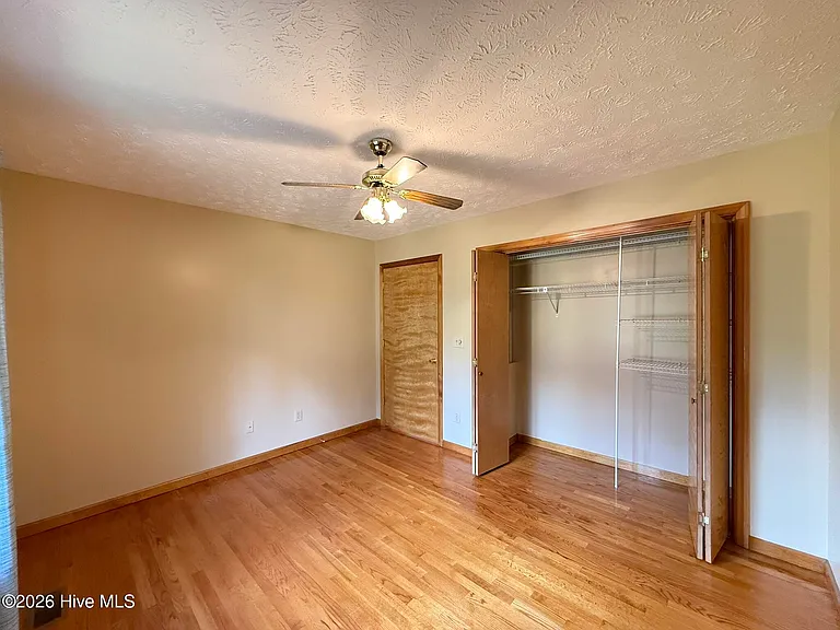 315 W Craven Ave — Photo 22