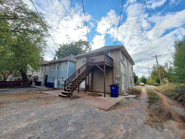 610 N Wentz St #1/2 — Photo 2