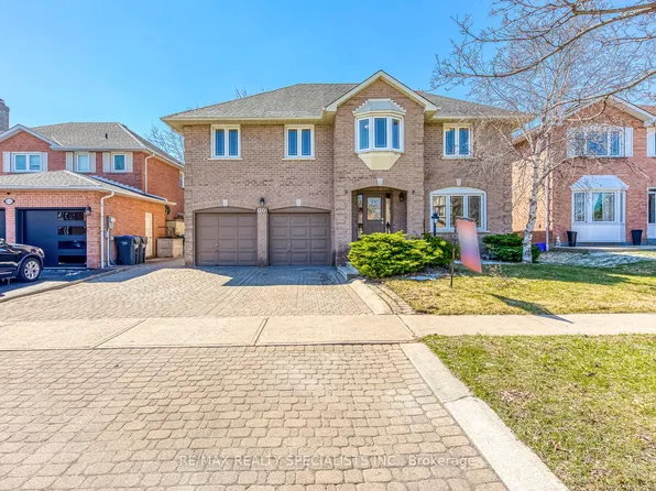 102 Sunforest Dr, Brampton, ON L6Z 4B2