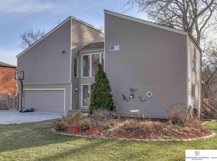 16605 Pine St, Omaha, NE 68130