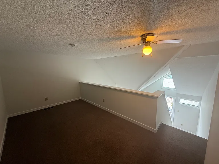 105 Tremont Ave #C — Photo 15