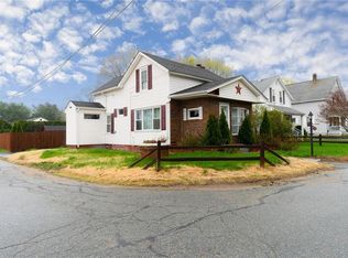 49 Crest Rd, North Smithfield, RI 02896