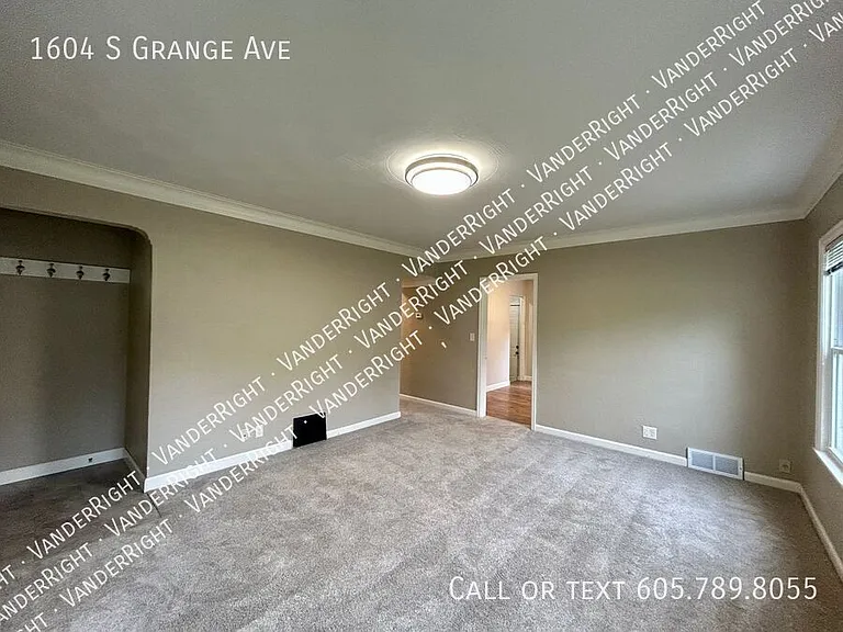 1604 S Grange Ave — Photo 23