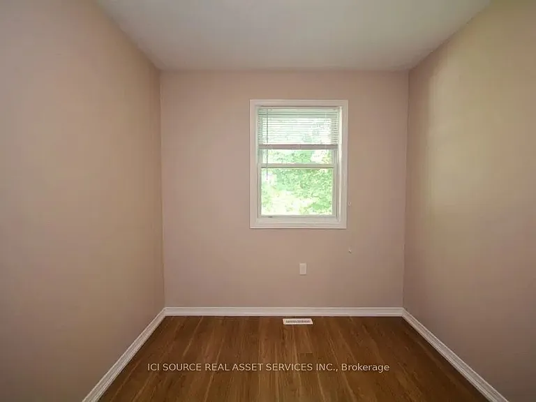 26 Louise Ln #MAIN FL — Photo 4