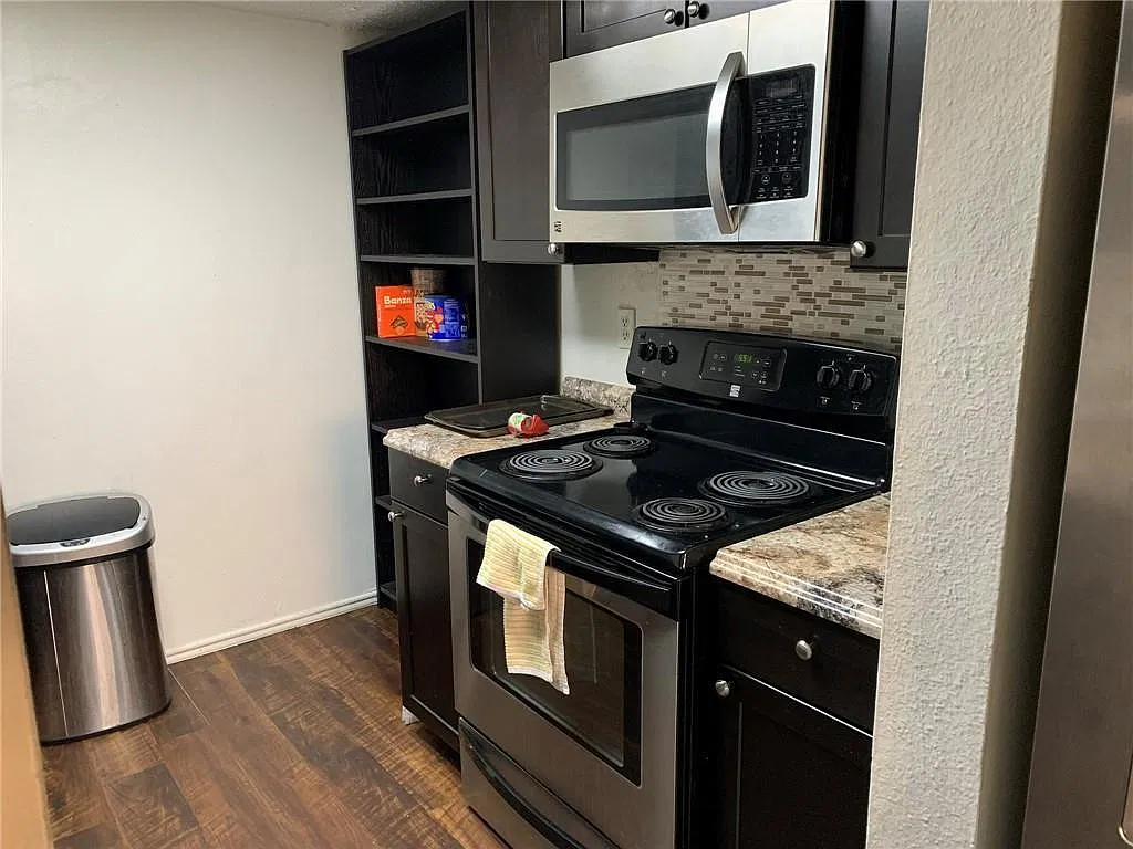 4 bed, 2.0 bath, 1543 sqft, $2,600 — Photo 2