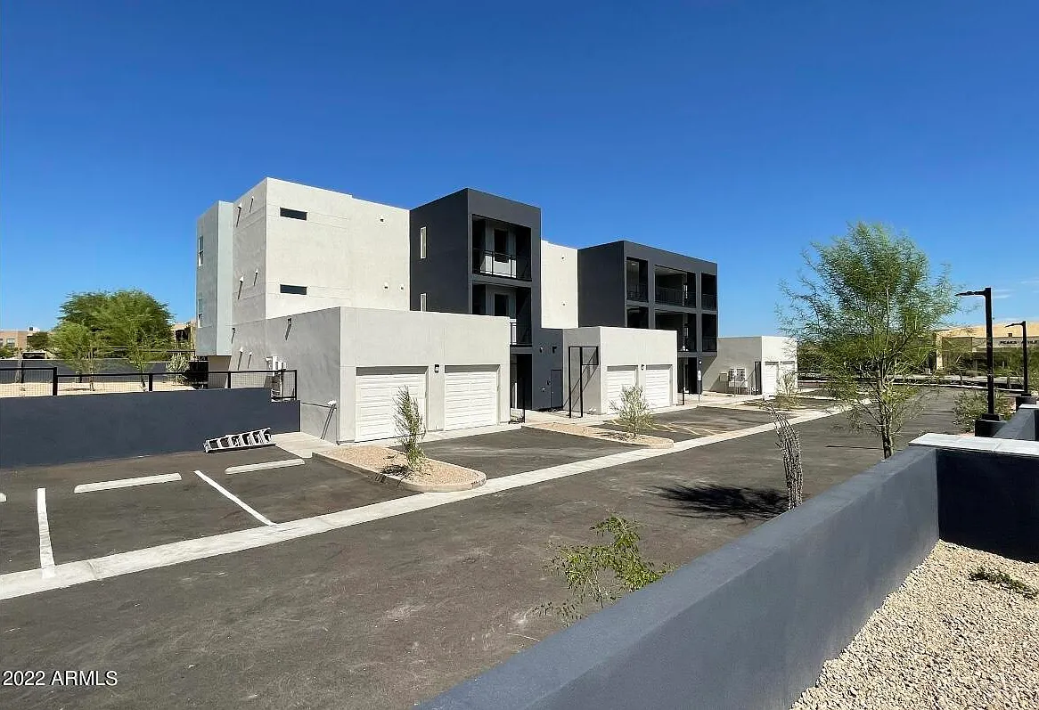 2 bed, 2.0 bath, 1215 sqft, $2,095 — Photo 1