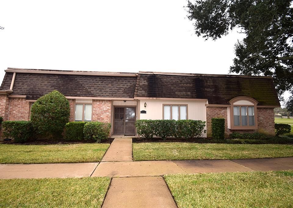 1st image of 2815 Cambridge Ln
