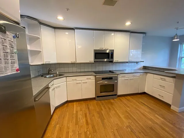 Beautiful 4/5 bedroom townhouse in Winding Ridge — Photo 4