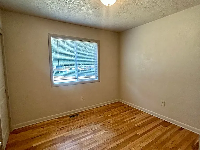 2640 4th St NE — Photo 13