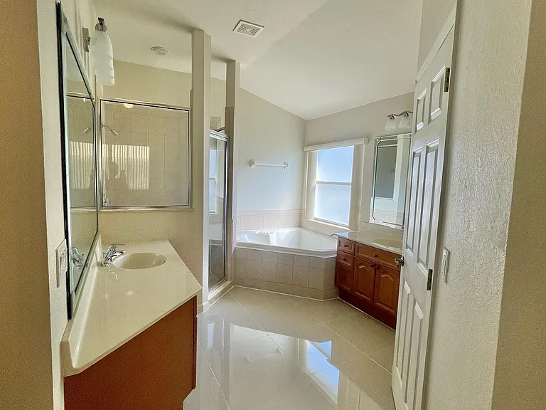 2370 Hinsdale Dr — Photo 22