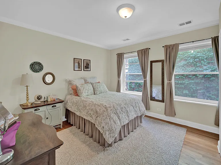650 W Wellington Ave — Photo 17