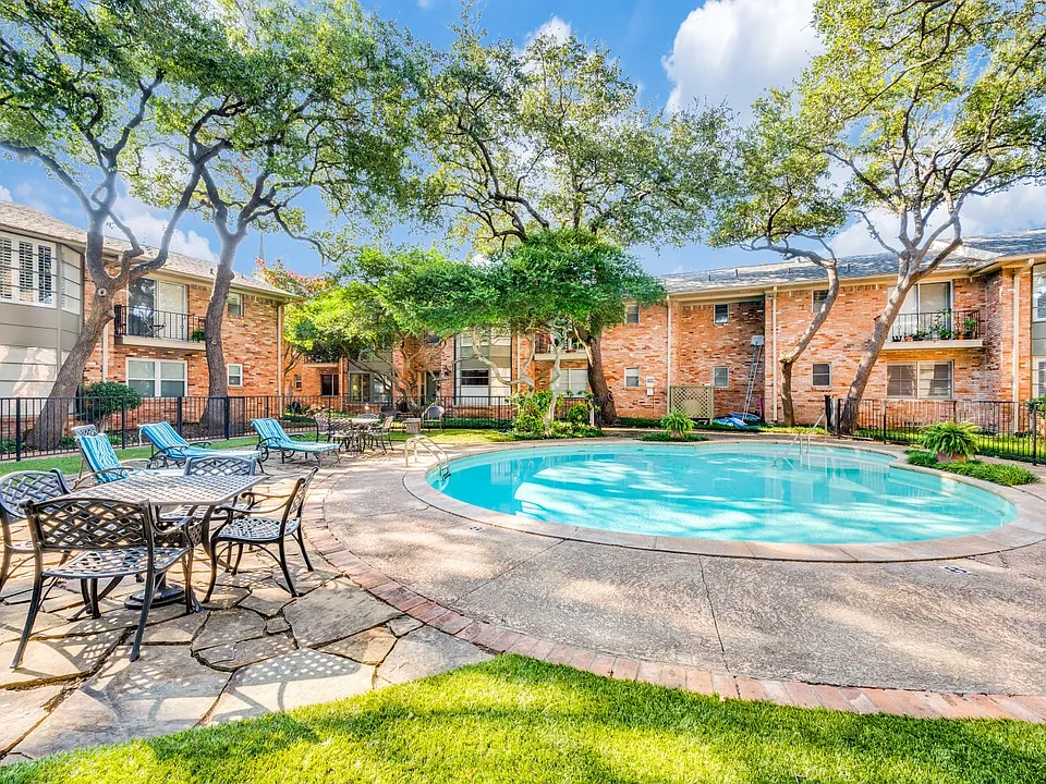 Beautiful pool and garden view from the living room.
