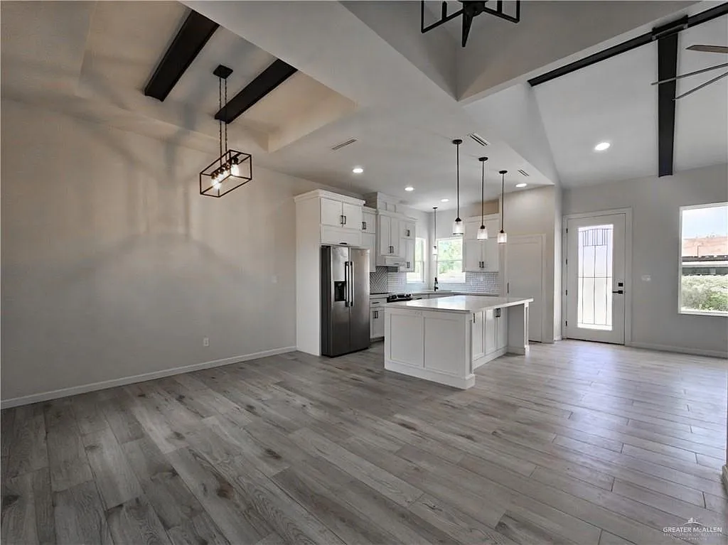 3 bed, 2.0 bath, 1423 sqft, $2,200 — Photo 3