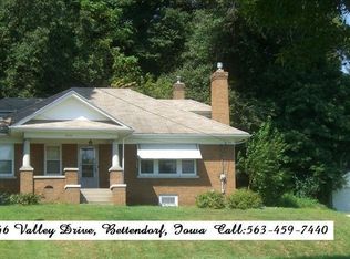 6446 Valley Dr, Bettendorf, IA 52722