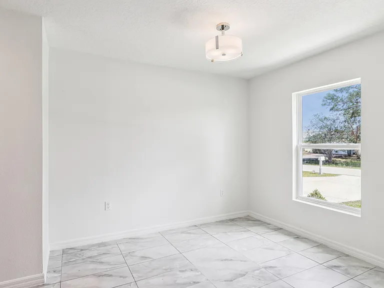 766 SE Academy Ln — Photo 13