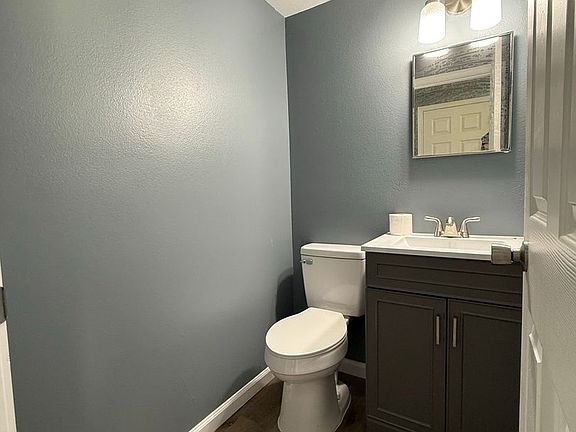 5th image of 1318 Truman Ave APT 10