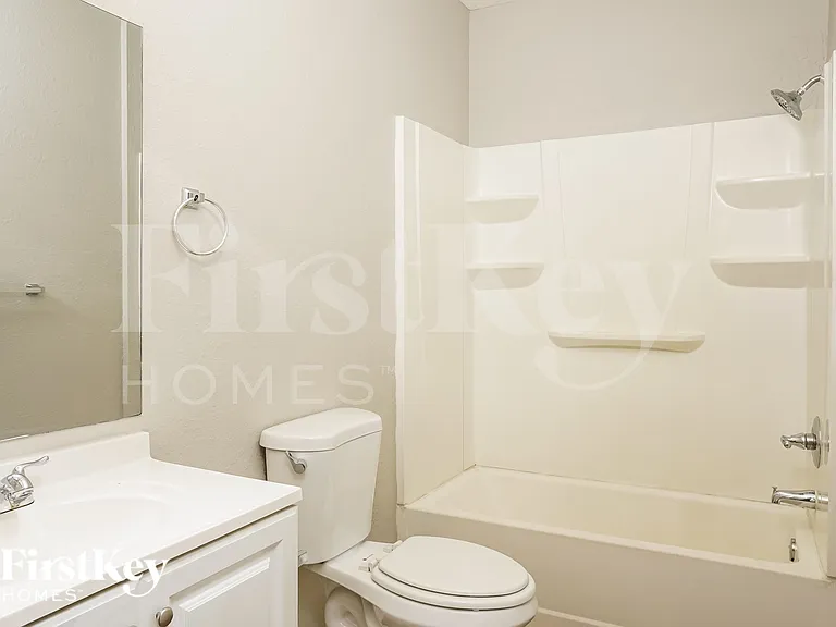 3958 N Chamberlain Blvd — Photo 16