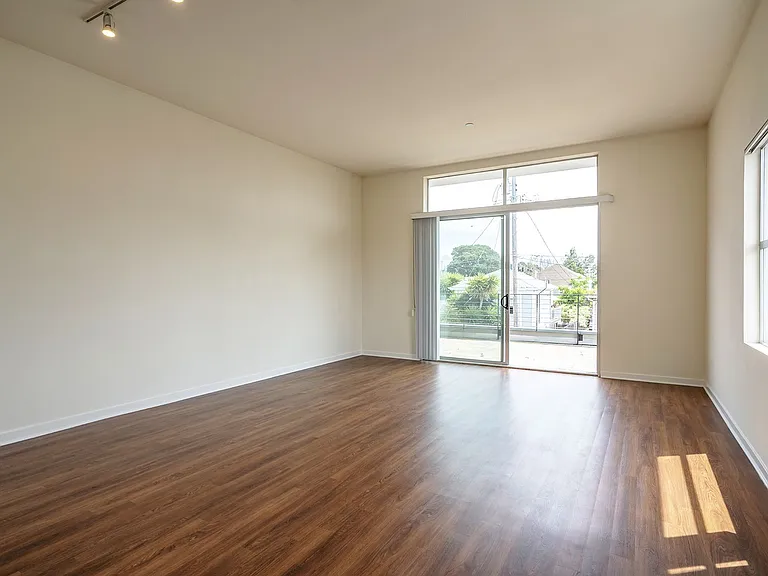 5540 Doyle St — Photo 21