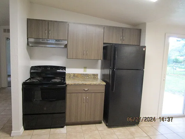 446 Elsie Ave — Photo 10