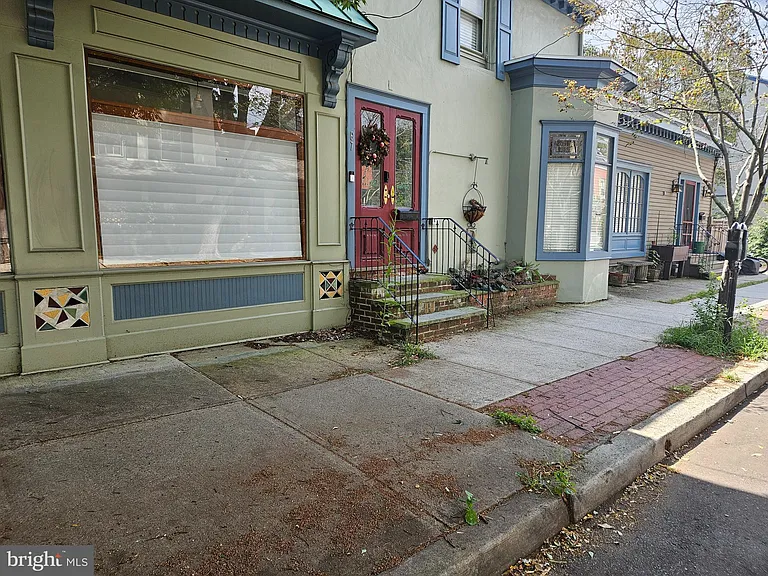 67 Ferry St — Photo 2
