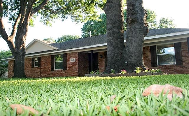 1st image of 10423 Royal Club Ln