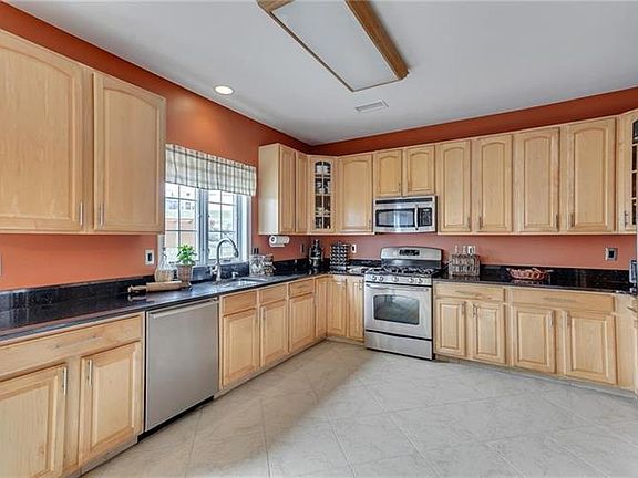3rd image of 2104 Patriots Ct