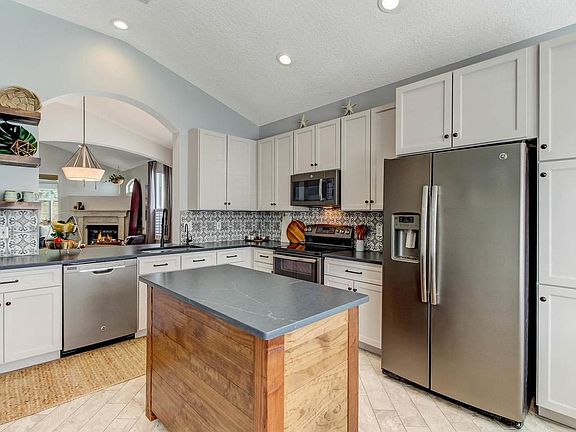 5th image of 402 Georgia Ave
