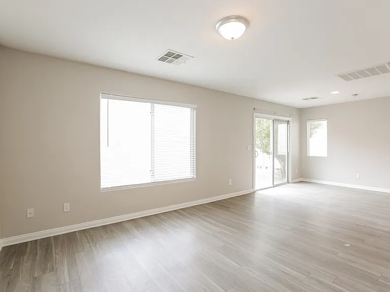 9469 Diamond Bridge Ave — Photo 4