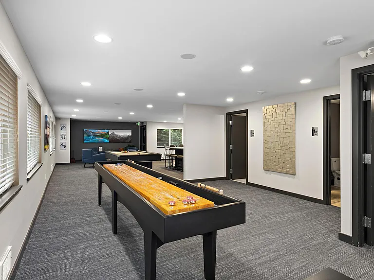 Karbon Apartments — Photo 19