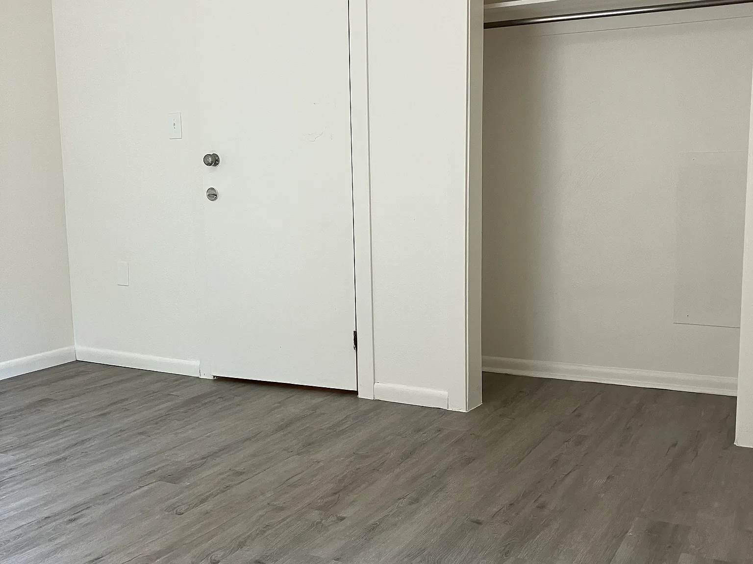 3 bed, 1000 sqft, $520 — Photo 2