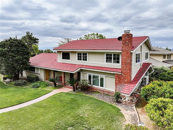 3rd image of 2446 Euclid Cres E