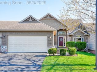2243 Willow Tree Dr, Brighton, MI 48116
