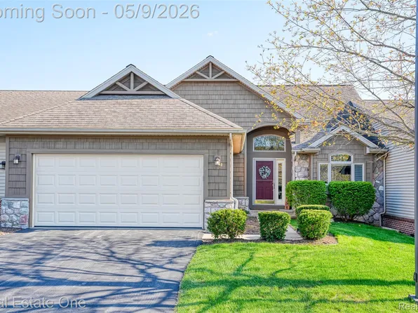 2243 Willow Tree Dr, Brighton, MI 48116