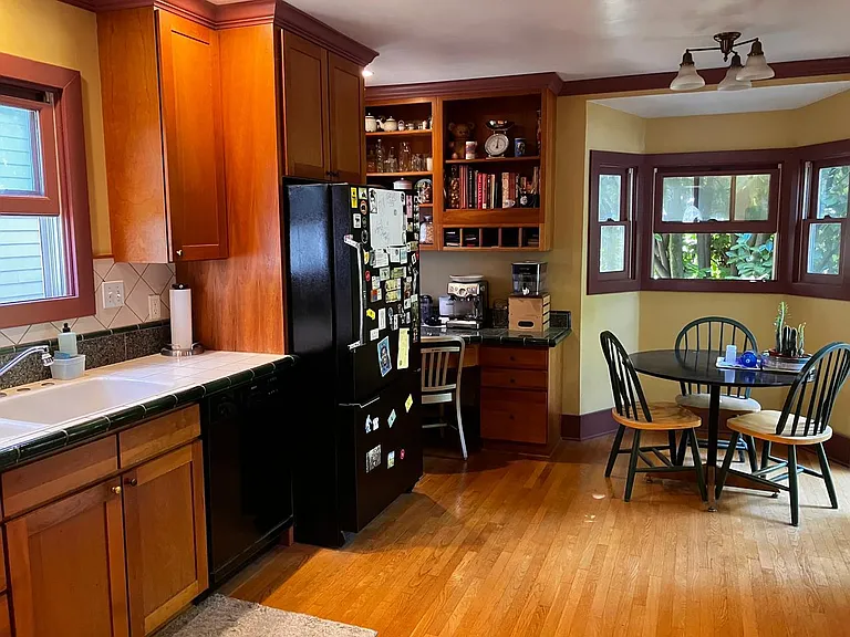 3706 SE Yamhill St — Photo 4