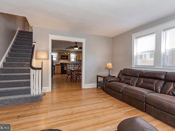 5th image of 2461 Eldon Ave