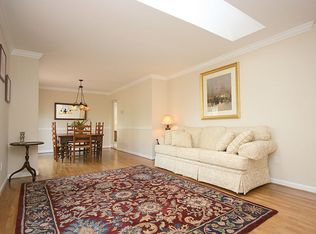 8902 Side Saddle Rd, Springfield, VA 22152