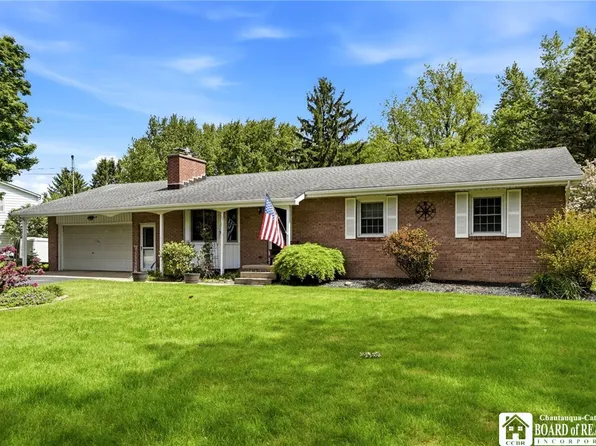 701 Stolle Rd, Elma, NY 14059