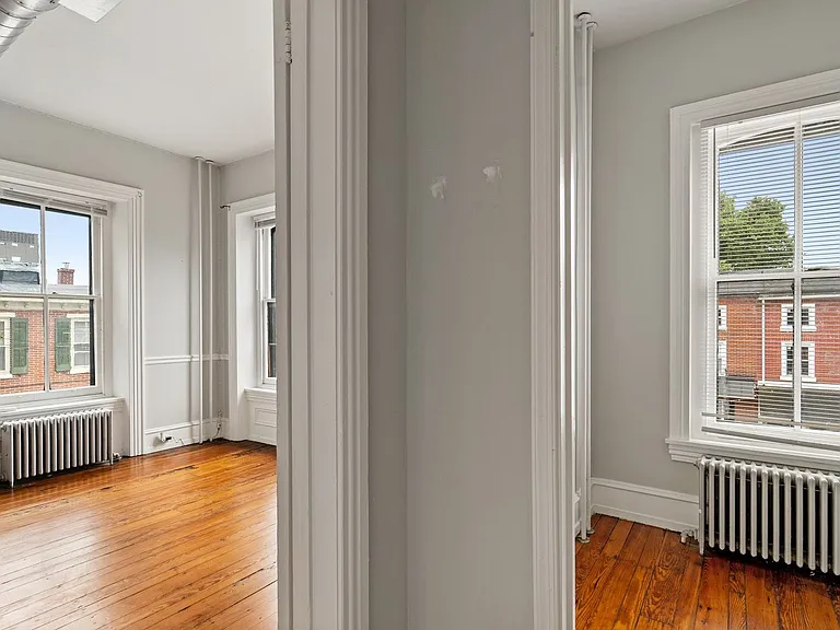201 W Barnard St — Photo 30