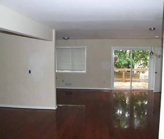 4553 N Peachtree Rd — Photo 4