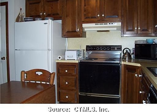 3rd image of 16 Wynwood Dr
