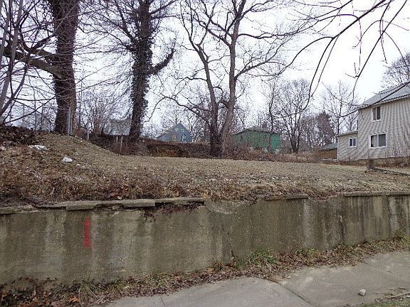4th image of 161 W Miller Ave