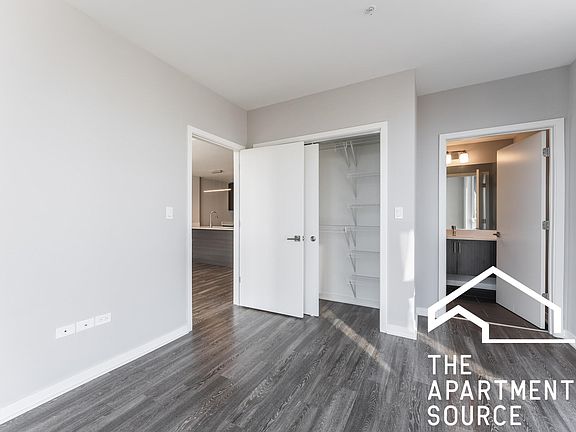 5th image of 301 W North Ave #711