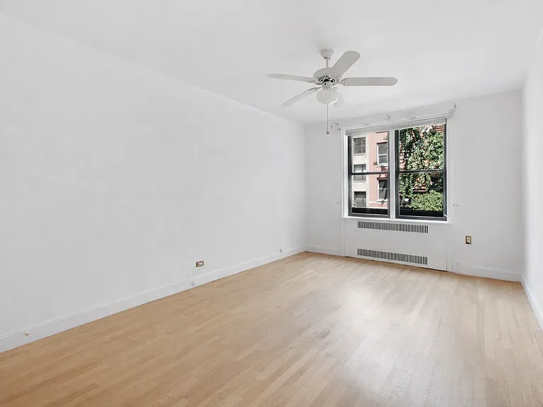350 E 54th St #2H — Photo 4